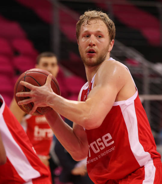 两队的相遇 两队的相遇