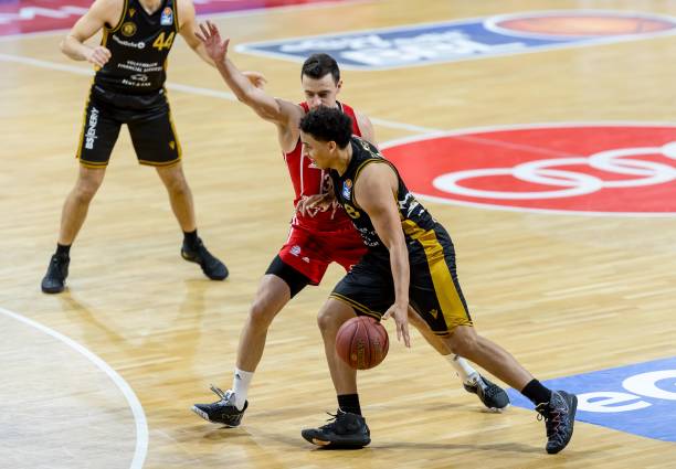 以缩小与英 以缩小与英