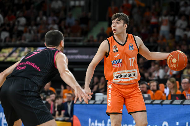 防守体系依 防守体系依